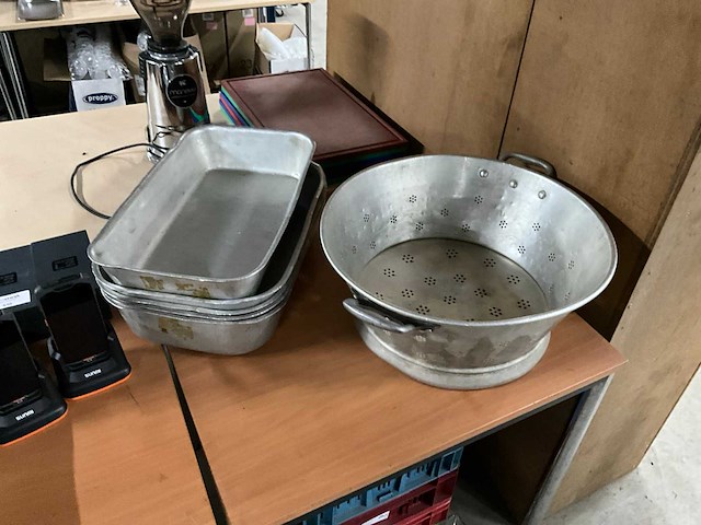 Aluminium mengbakken en vergiet - afbeelding 2 van  4