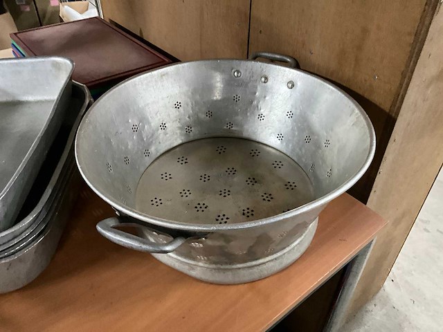 Aluminium mengbakken en vergiet - afbeelding 3 van  4