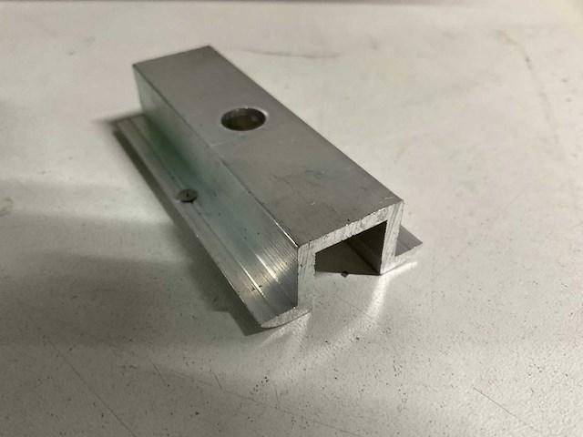 Aluminium middenklem voor montage zonnepaneel (398x) - afbeelding 2 van  4