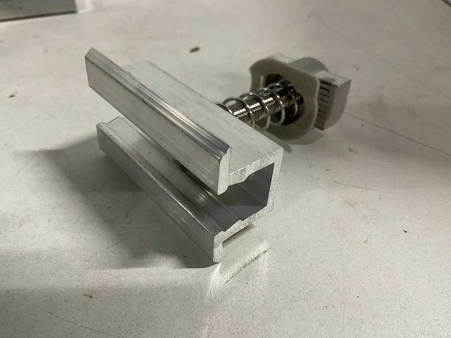 Aluminium middenklem voor montage zonnepaneel (80x) - afbeelding 2 van  3