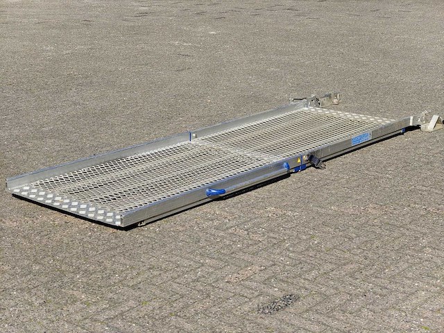 Aluminium oprijlaan voor bestelbus - afbeelding 1 van  11