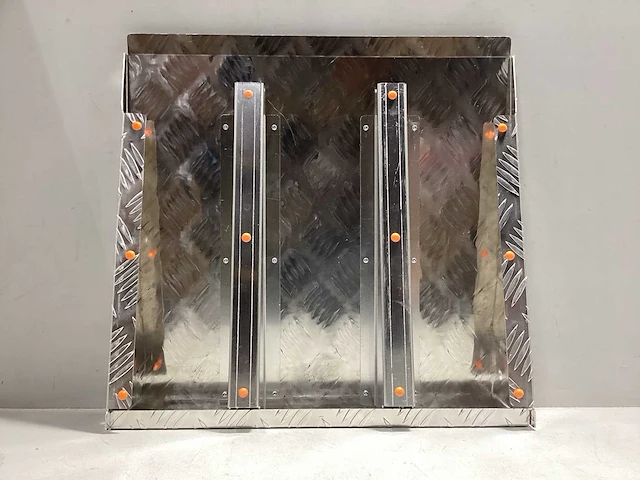 Aluminium oprijplaat/traanplaat koppelbaar 49,5x48x8(4x) - afbeelding 4 van  5