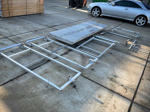 Aluminium plateau met diverse beugels - afbeelding 1 van  12