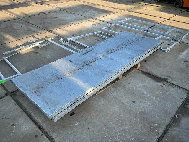 Aluminium plateau met diverse beugels - afbeelding 7 van  12