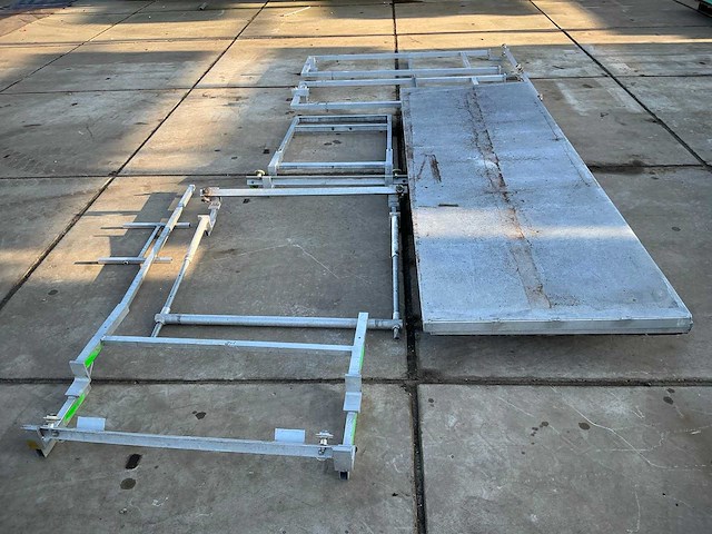 Aluminium plateau met diverse beugels - afbeelding 8 van  12
