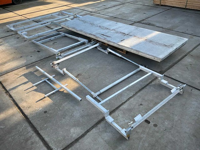 Aluminium plateau met diverse beugels - afbeelding 9 van  12
