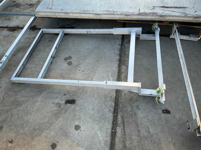 Aluminium plateau met diverse beugels - afbeelding 12 van  12