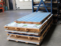 Aluminium platen novelis b73a met dikte 2 mm en afmeting 125 x 250 cm op vier pallets. 42 platen. - afbeelding 2 van  4