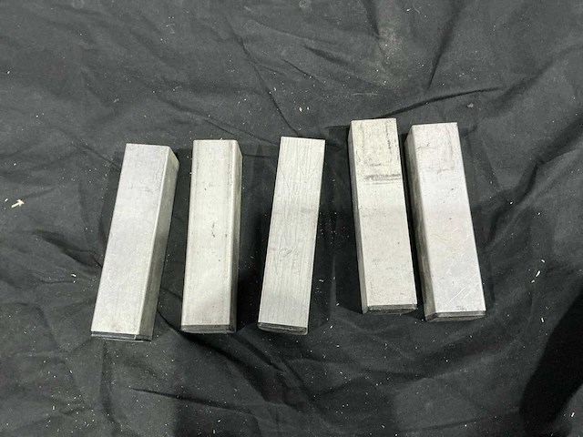 Aluminium podiumvoet 20cm (32x) - afbeelding 1 van  2