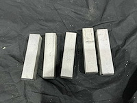 Aluminium podiumvoet 20cm (32x) - afbeelding 1 van  2