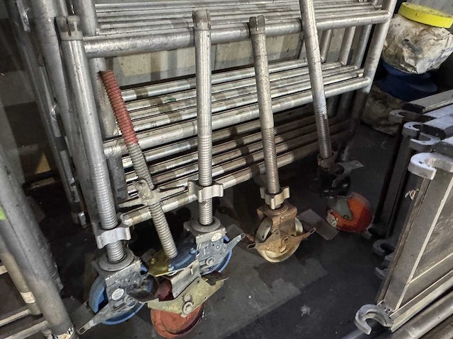 Aluminium rolsteiger 3,4 meter hoog - afbeelding 5 van  10