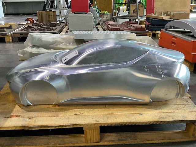 Aluminium schaalmodel sportauto - afbeelding 4 van  6