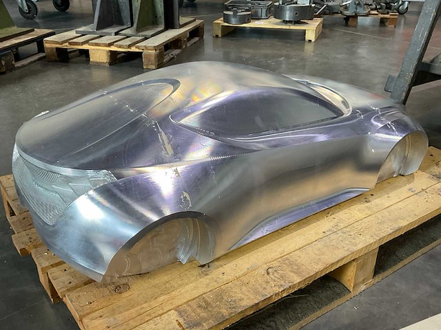 Aluminium schaalmodel sportauto - afbeelding 5 van  6
