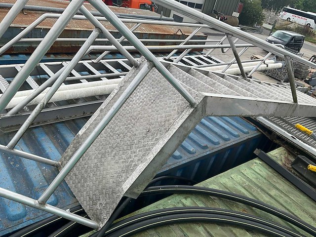 Aluminium steek trap met bordes - fixed staircase - afbeelding 3 van  6