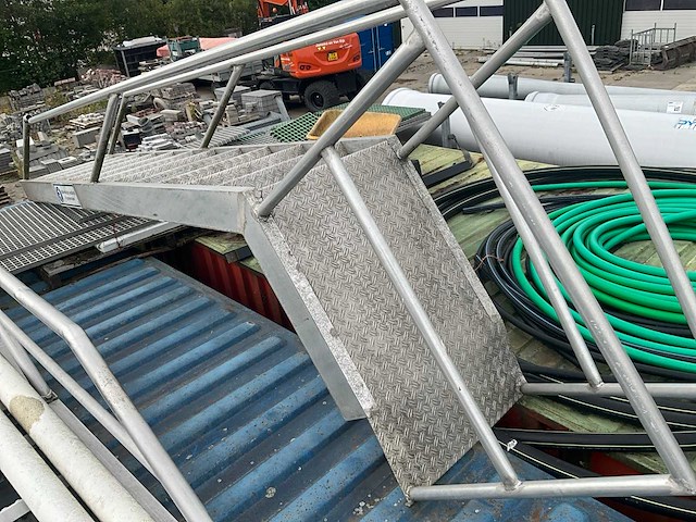 Aluminium steek trap met bordes - fixed staircase - afbeelding 4 van  6