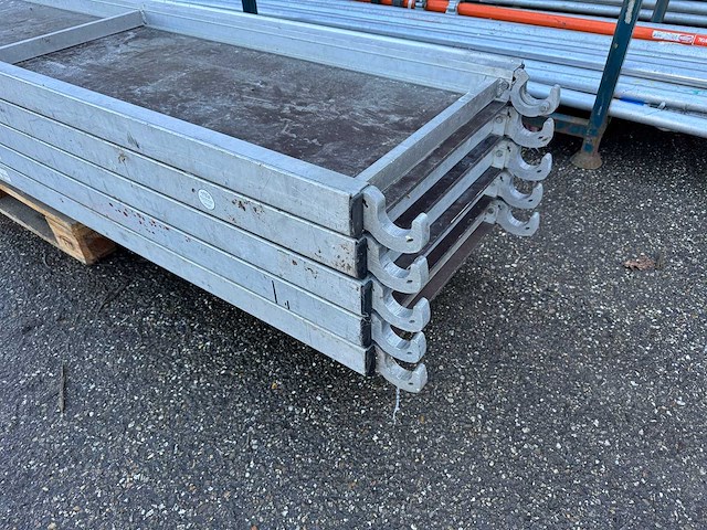 Aluminium steiger v.v. trap, valbeveiliging, steigerwielen - afbeelding 14 van  21