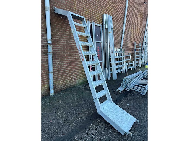 Aluminium steiger v.v. trap, valbeveiliging, steigerwielen - afbeelding 15 van  21