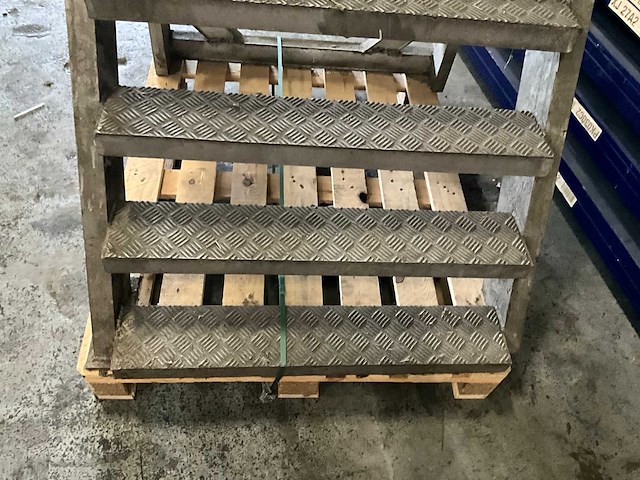 Aluminium trap 6-trede 100x120x100cm - afbeelding 2 van  4