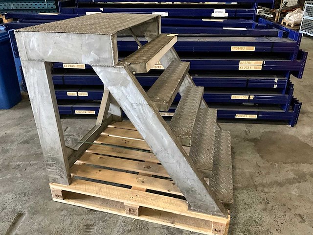 Aluminium trap 6-trede 100x120x100cm - afbeelding 1 van  4