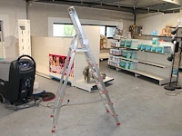 Aluminium trap altrex met vijf treden en bordes