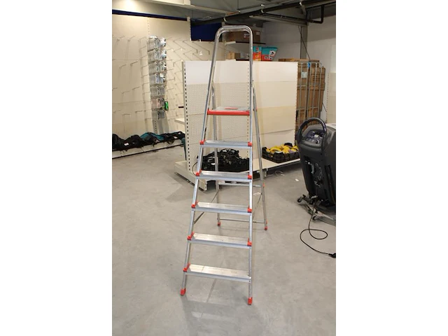 Aluminium trap altrex met vijf treden en bordes - afbeelding 2 van  2
