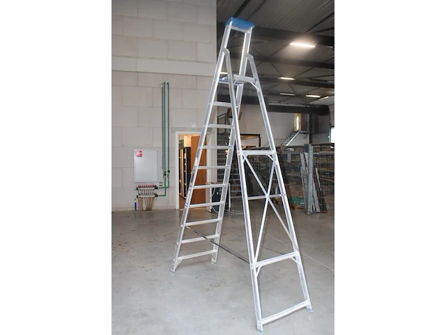 Aluminium trap asc met negen treden en bordes - afbeelding 2 van  2