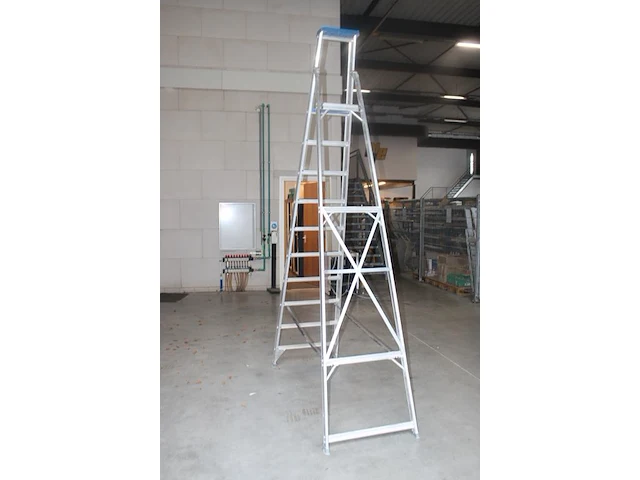 Aluminium trap asc met negen treden en bordes - afbeelding 2 van  2