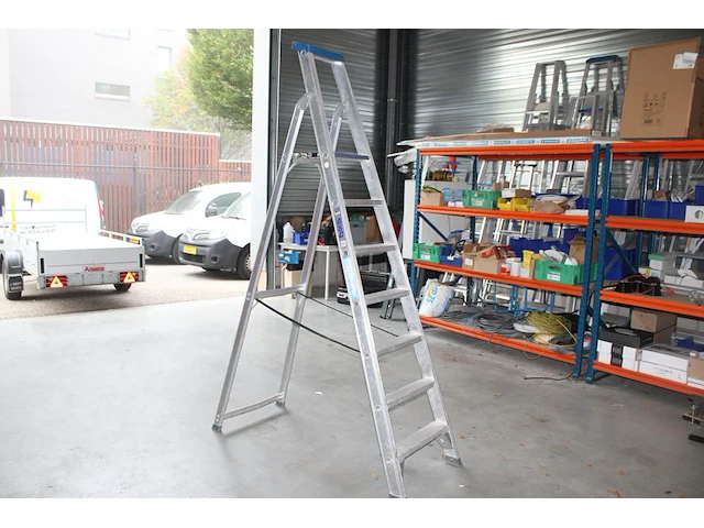 Aluminium trap asc met zes treden en bordes - afbeelding 1 van  2