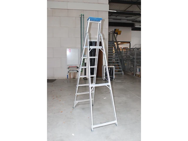 Aluminium trap asc met zes treden en bordes - afbeelding 2 van  2