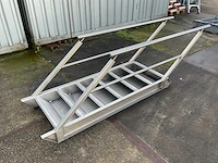 Aluminium trap met leuningen - afbeelding 1 van  4