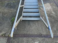 Aluminium trap met leuningen - afbeelding 2 van  5