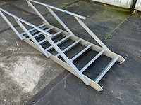 Aluminium trap met leuningen - afbeelding 3 van  5