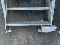 Aluminium trap met leuningen - afbeelding 3 van  6