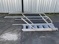 Aluminium trap met leuningen - afbeelding 2 van  7