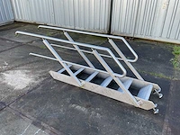 Aluminium trap met leuningen - afbeelding 3 van  7