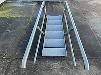 Aluminium trap met leuningen - afbeelding 6 van  7
