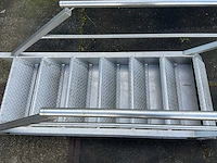 Aluminium trap met leuningen - afbeelding 1 van  4