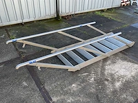 Aluminium trap met leuningen - afbeelding 1 van  5