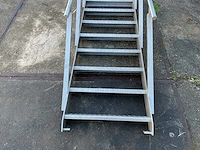 Aluminium trap met leuningen - afbeelding 4 van  5
