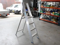 Aluminium trap solide met drie treden en bordes