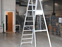 Aluminium trap solide met negen treden en bordes - afbeelding 2 van  2