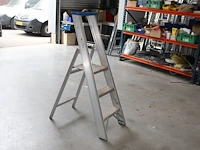 Aluminium trap solide met twee treden en bordes