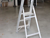 Aluminium trap solide met twee treden en bordes - afbeelding 2 van  2