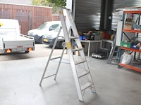Aluminium trap solide met vier treden en bordes