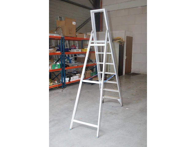 Aluminium trap solide met zes treden en bordes - afbeelding 2 van  2