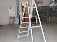 Aluminium trap solide met zes treden en bordes - afbeelding 2 van  2