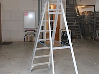 Aluminium trap solide met zes treden en bordes - afbeelding 2 van  2
