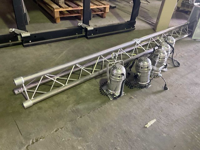 Aluminium trus met par-lamp - afbeelding 1 van  3