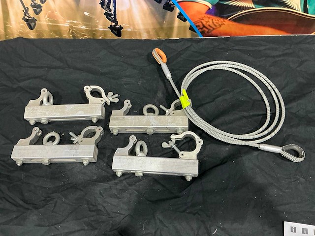 Aluminium trusophangonderdeel (4x) - afbeelding 1 van  4