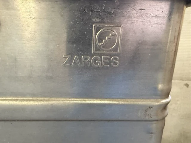 Aluminium veiligheidscontainer, zarges, zilvergrijs, met scharnierdeksel | slot defect - afbeelding 4 van  6